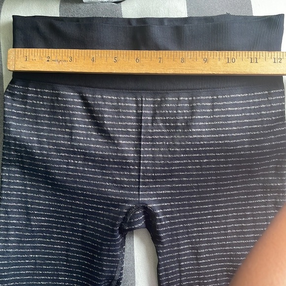 💥3/$12 Athleta Striped Metallic Leggings - Picture 4 of 4